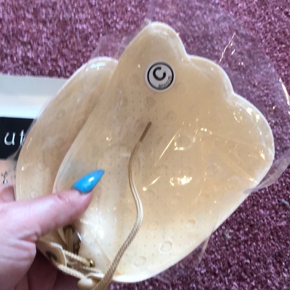 NWT Qeauty invisible bra - Picture 4 of 5